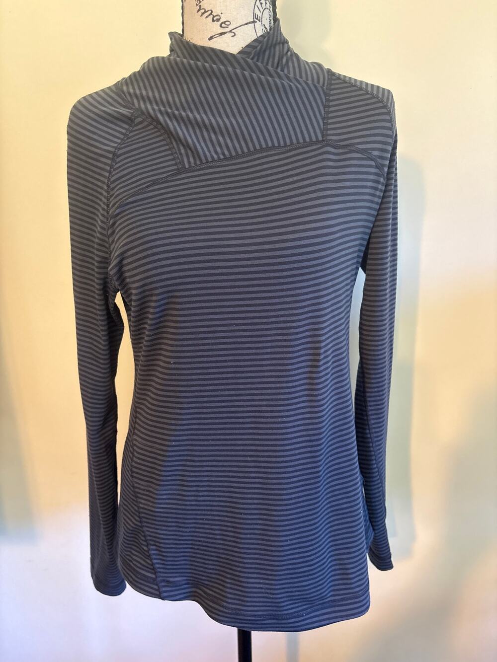 Indygena Gray and Blck Striped LS Top Sz Medium